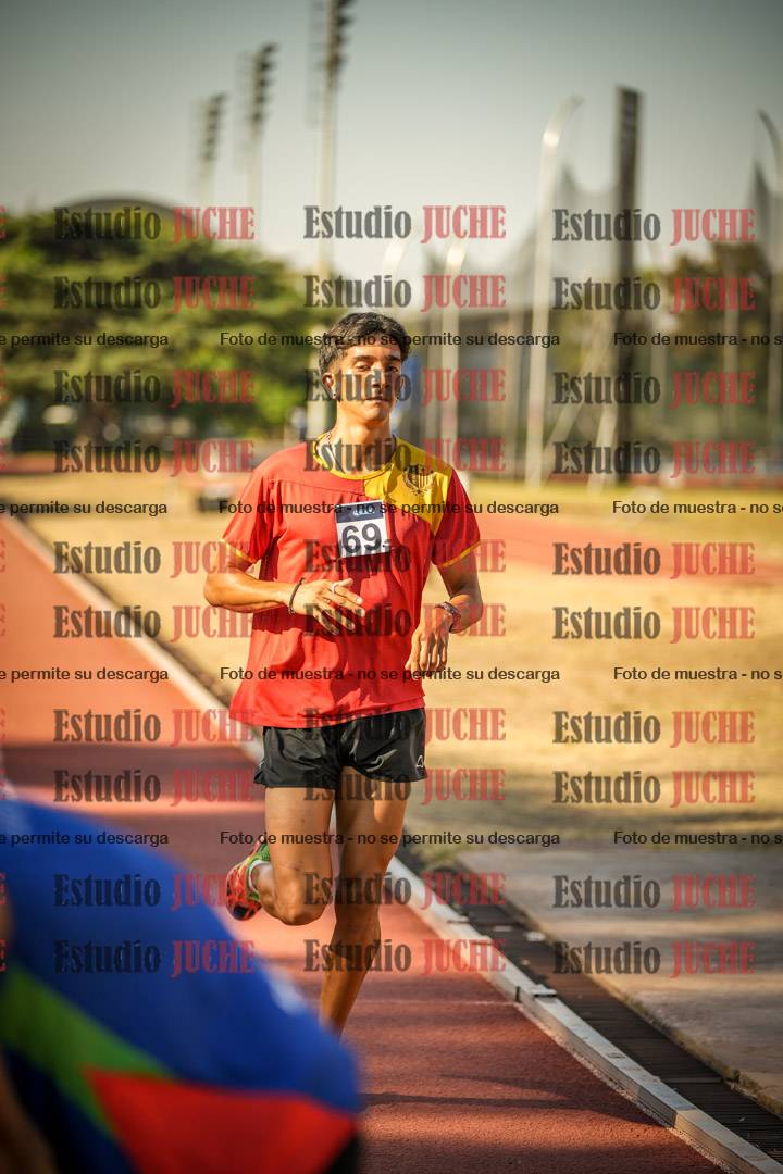Fotos de los 800 m llanos de varones