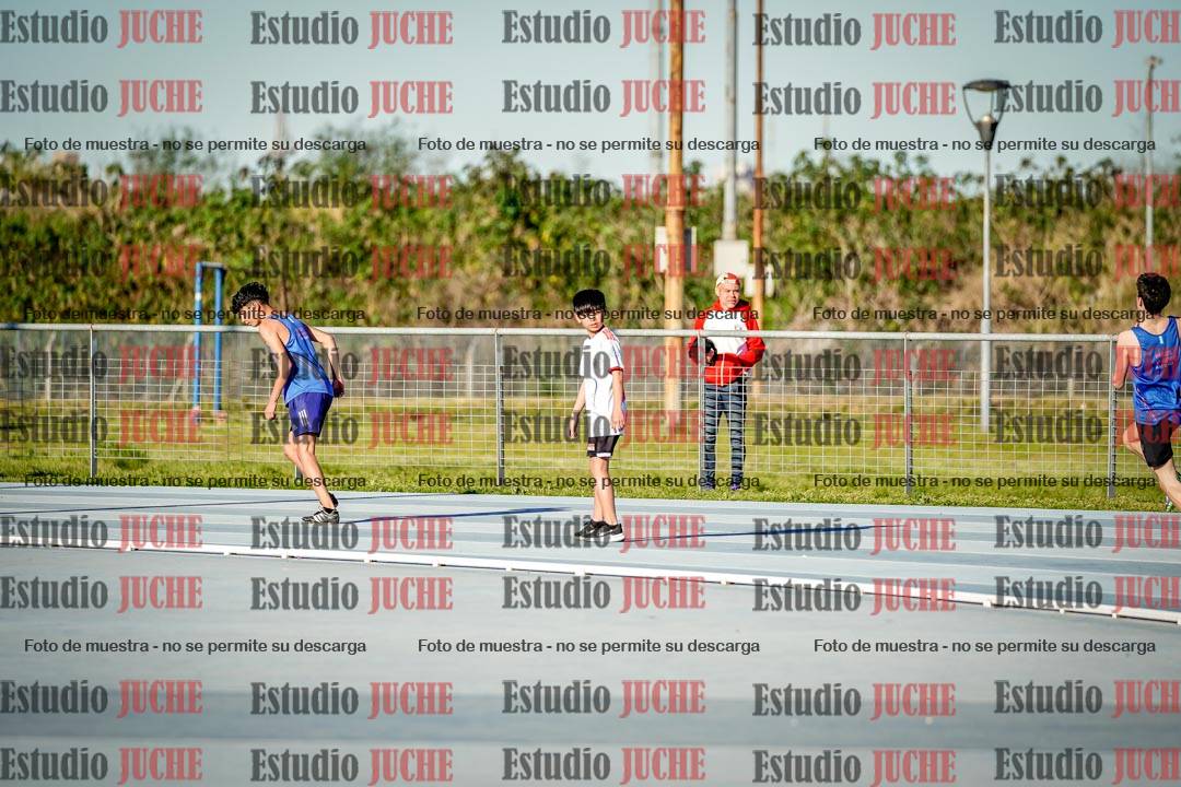 Fotos de las postas 5x80 m de varones