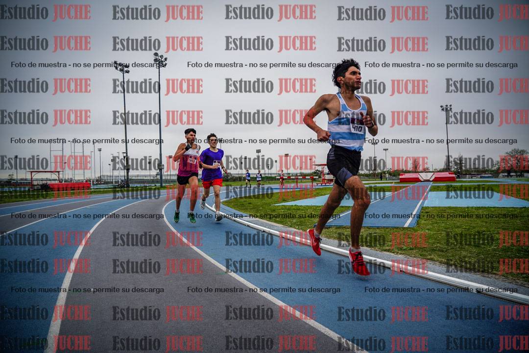 Fotos de los 3000 m llanos de varones - U17 (incluye la marcha atlética)