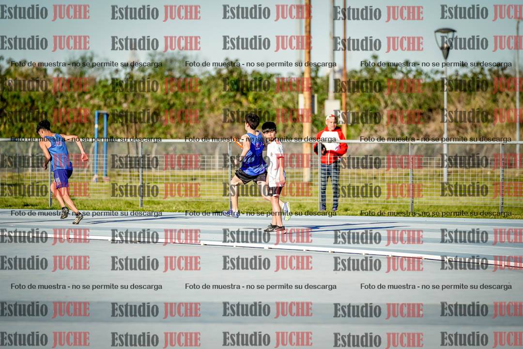 Fotos de las postas 5x80 m de varones