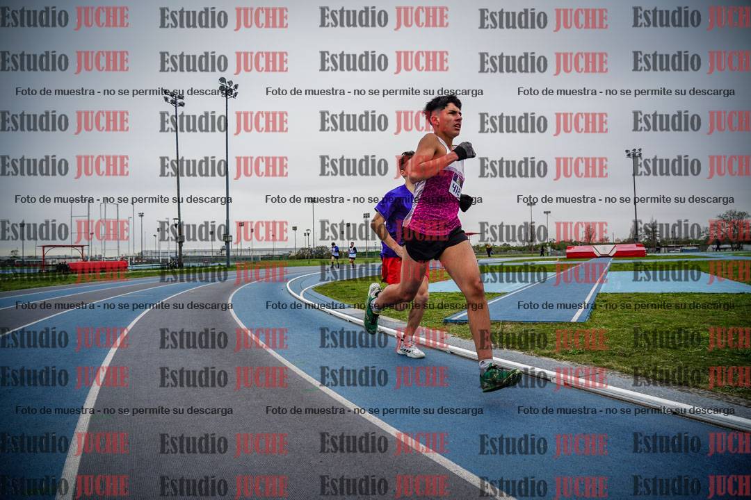 Fotos de los 3000 m llanos de varones - U17 (incluye la marcha atlética)