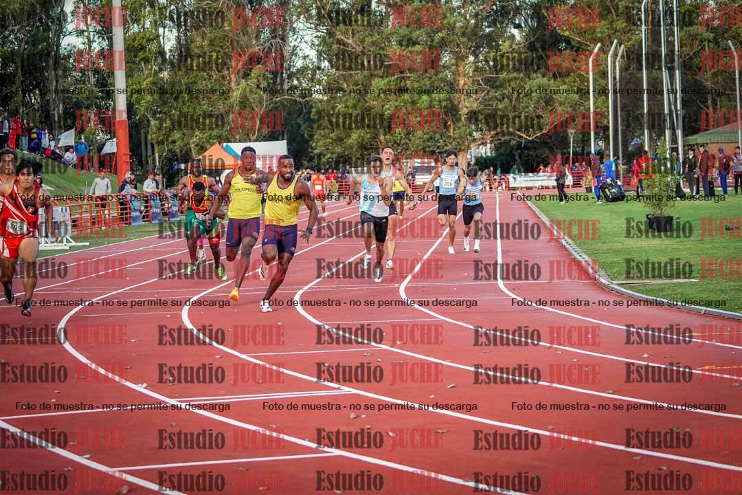 Fotos de las postas 4x100 m de varones - serie 1