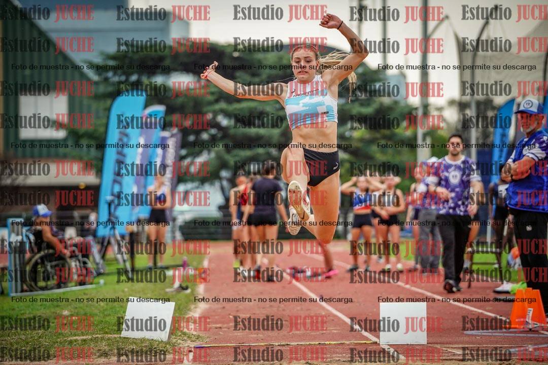 Fotos del salto en largo de mujeres