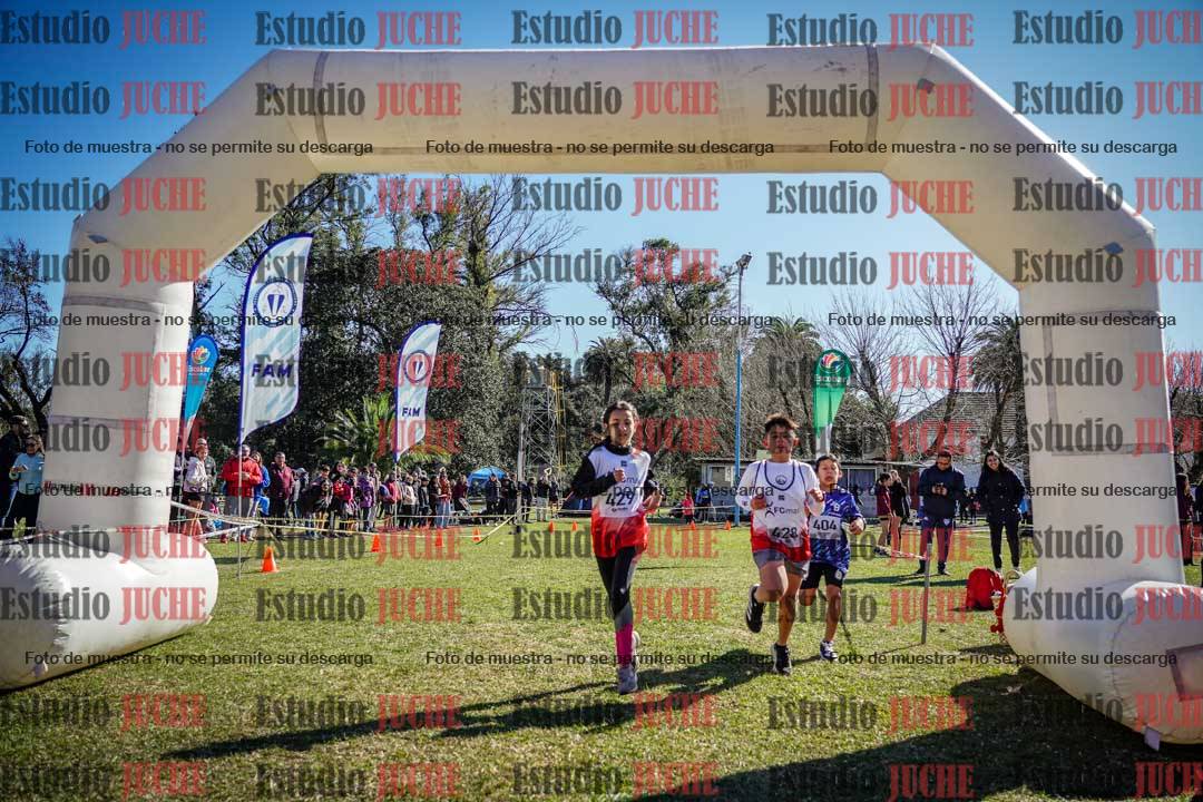 Fotos de la llegada del cross de 1000 m