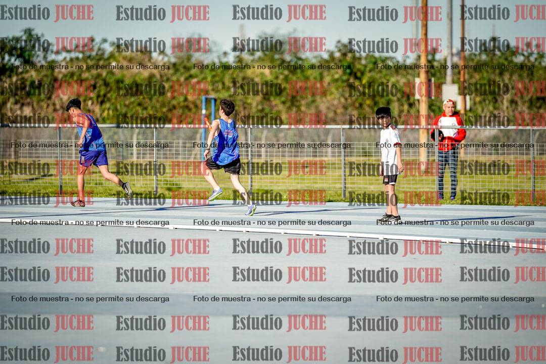 Fotos de las postas 5x80 m de varones