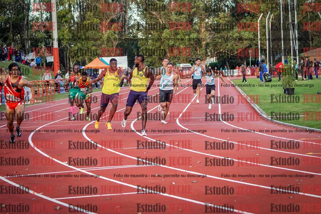 Fotos de las postas 4x100 m de varones - serie 1
