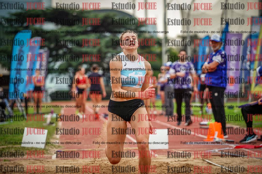 Fotos del salto en largo de mujeres