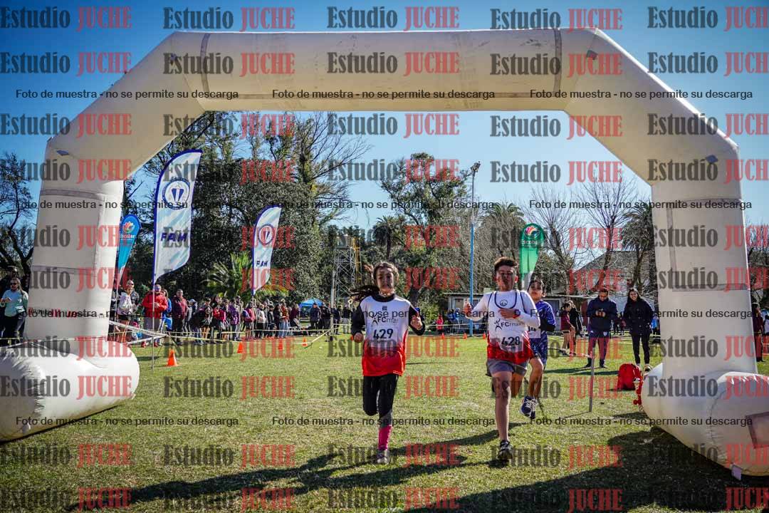 Fotos de la llegada del cross de 1000 m