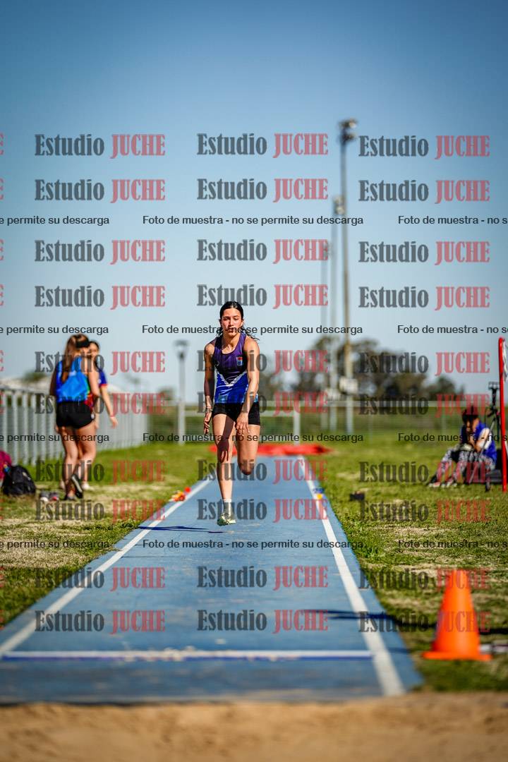 Fotos del salto en largo de mujeres
