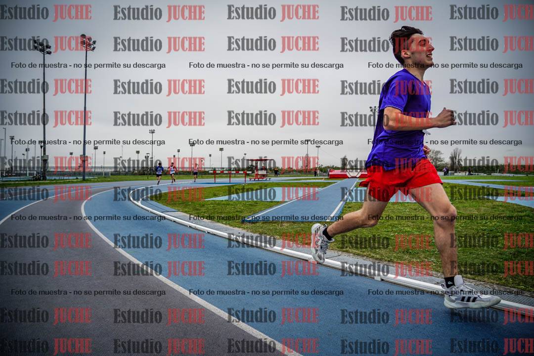 Fotos de los 3000 m llanos de varones - U17 (incluye la marcha atlética)