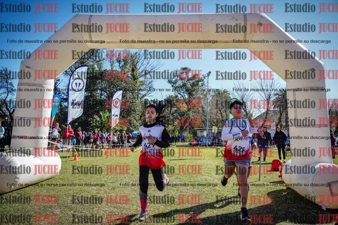 Fotos de la llegada del cross de 1000 m