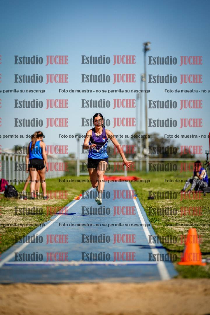 Fotos del salto en largo de mujeres