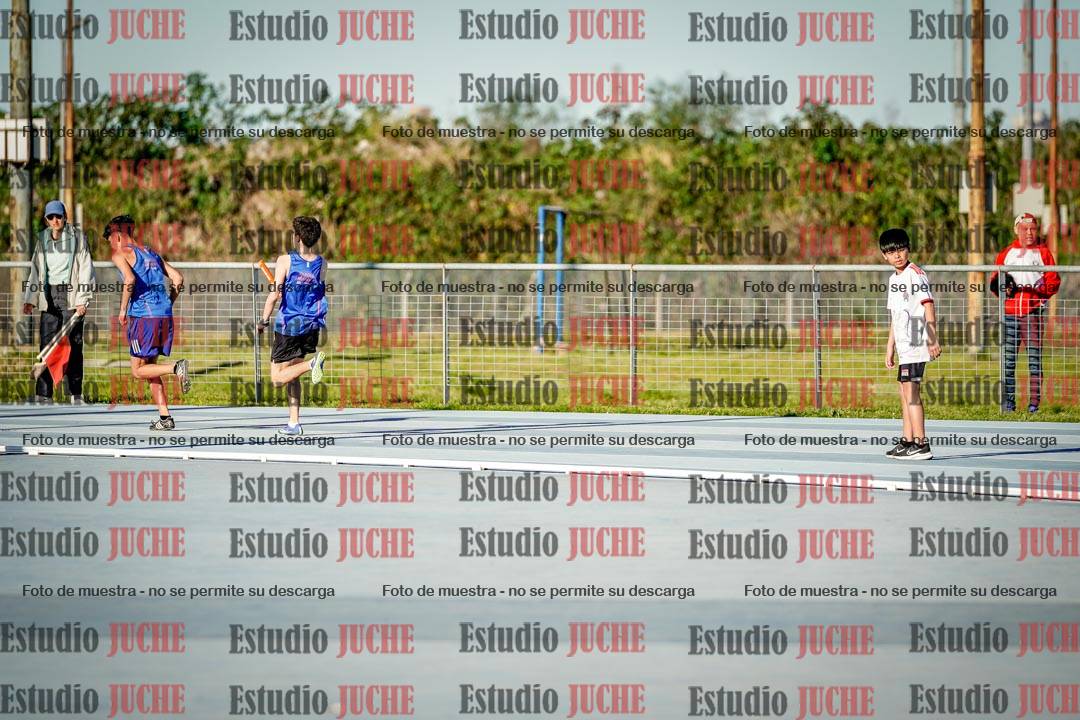 Fotos de las postas 5x80 m de varones