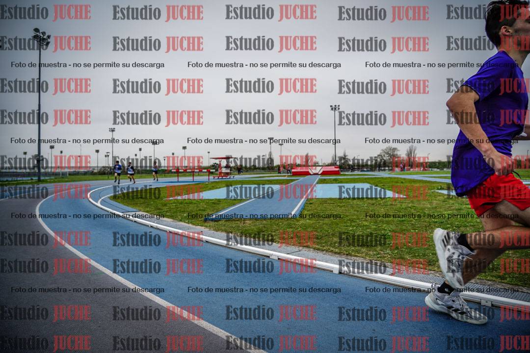 Fotos de los 3000 m llanos de varones - U17 (incluye la marcha atlética)