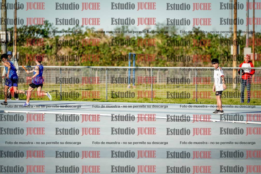 Fotos de las postas 5x80 m de varones