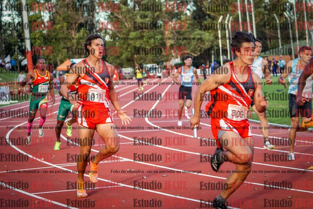 Fotos de las postas 4x100 m de varones - serie 1