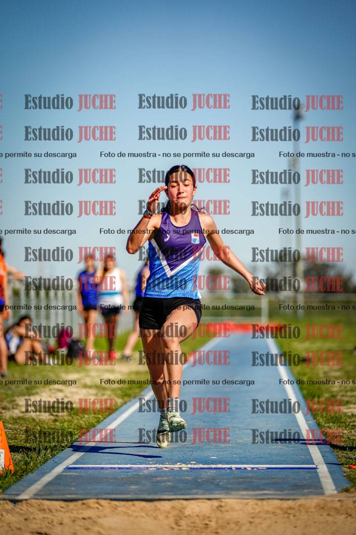 Fotos del salto en largo de mujeres