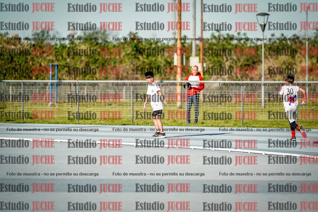 Fotos de las postas 5x80 m de varones
