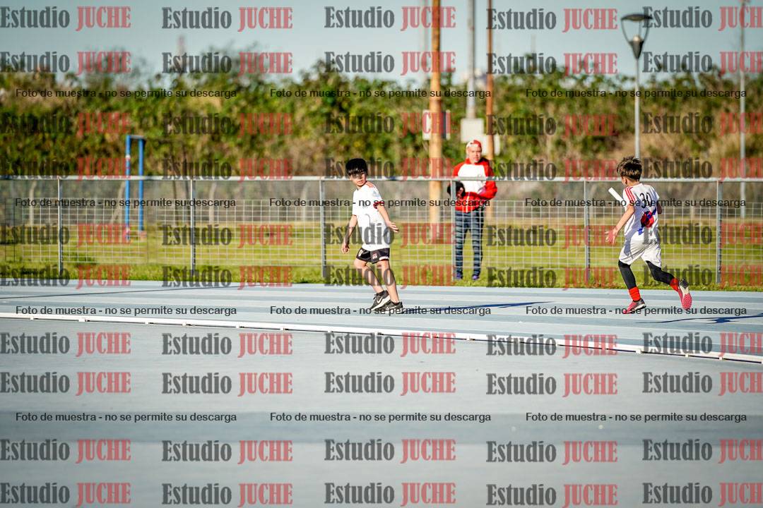 Fotos de las postas 5x80 m de varones