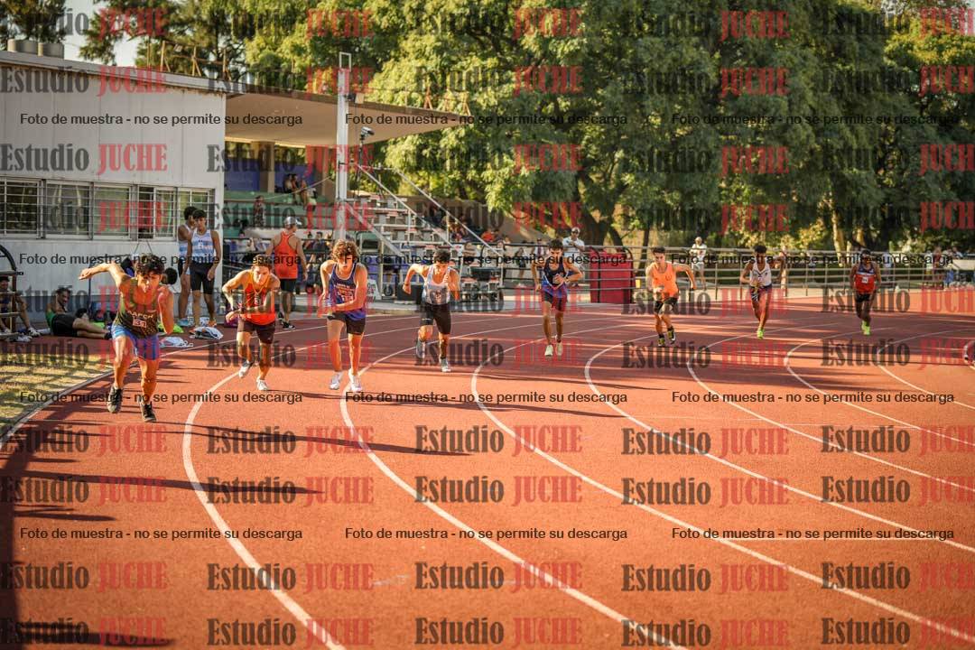 Fotos de los 800 m llanos de varones