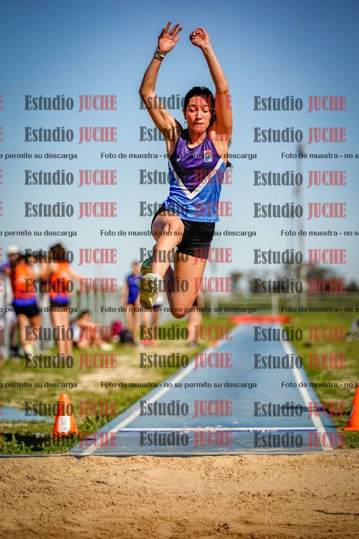 Fotos del salto en largo de mujeres