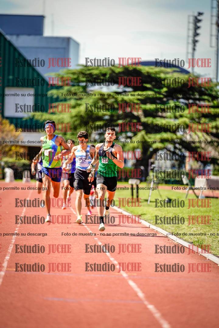 Fotos de los 800 m llanos de varones