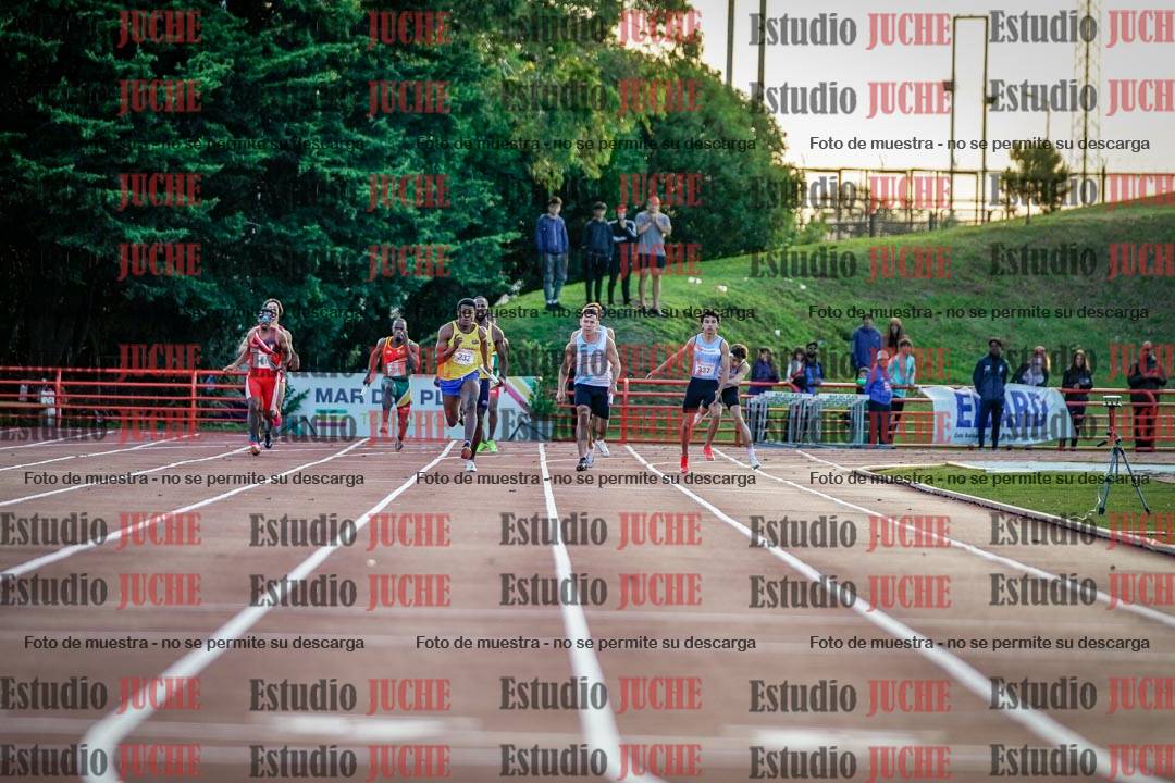 Fotos de las postas 4x100 m de varones - serie 1