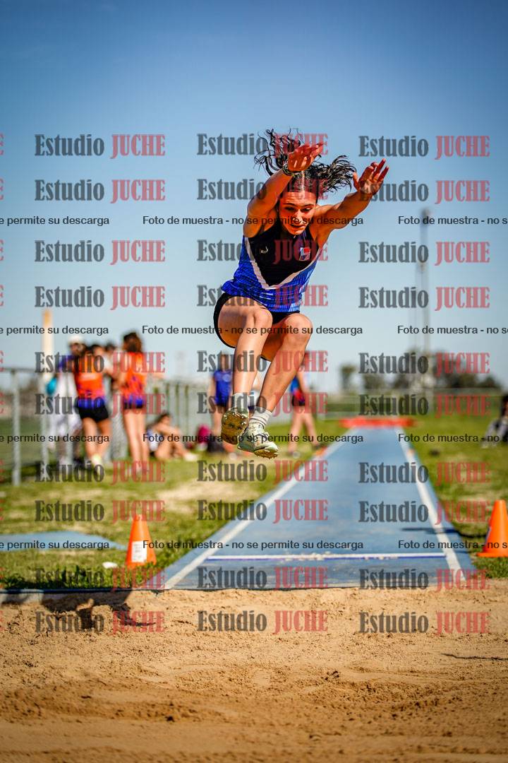 Fotos del salto en largo de mujeres