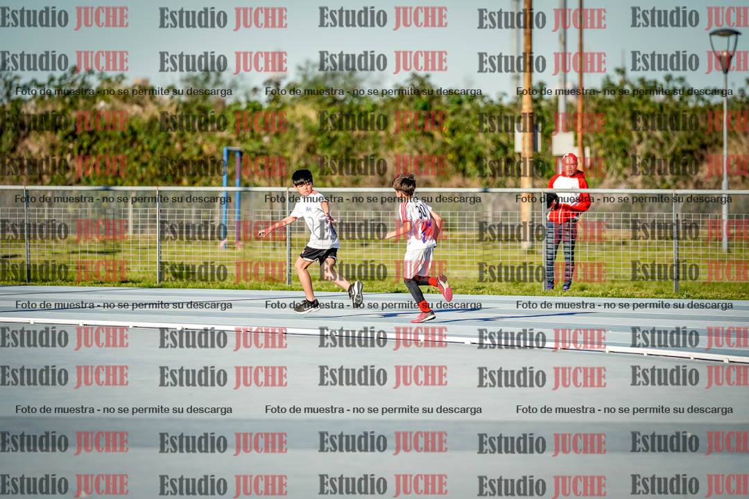 Fotos de las postas 5x80 m de varones