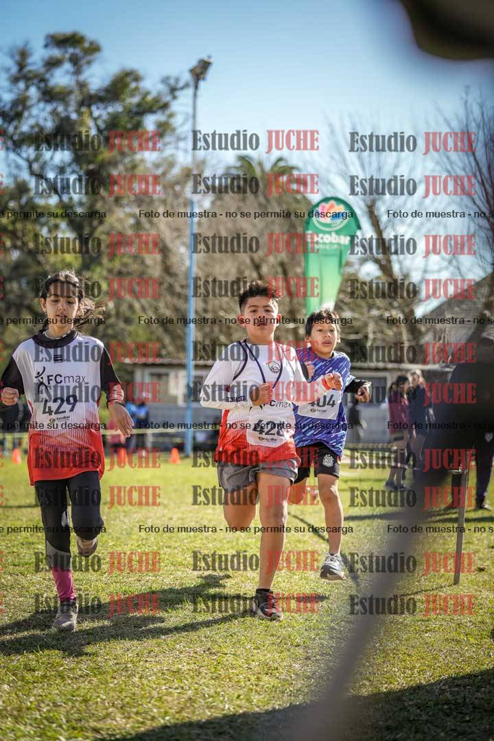Fotos de la llegada del cross de 1000 m