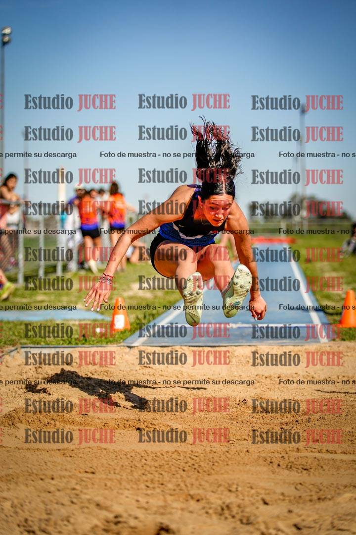 Fotos del salto en largo de mujeres