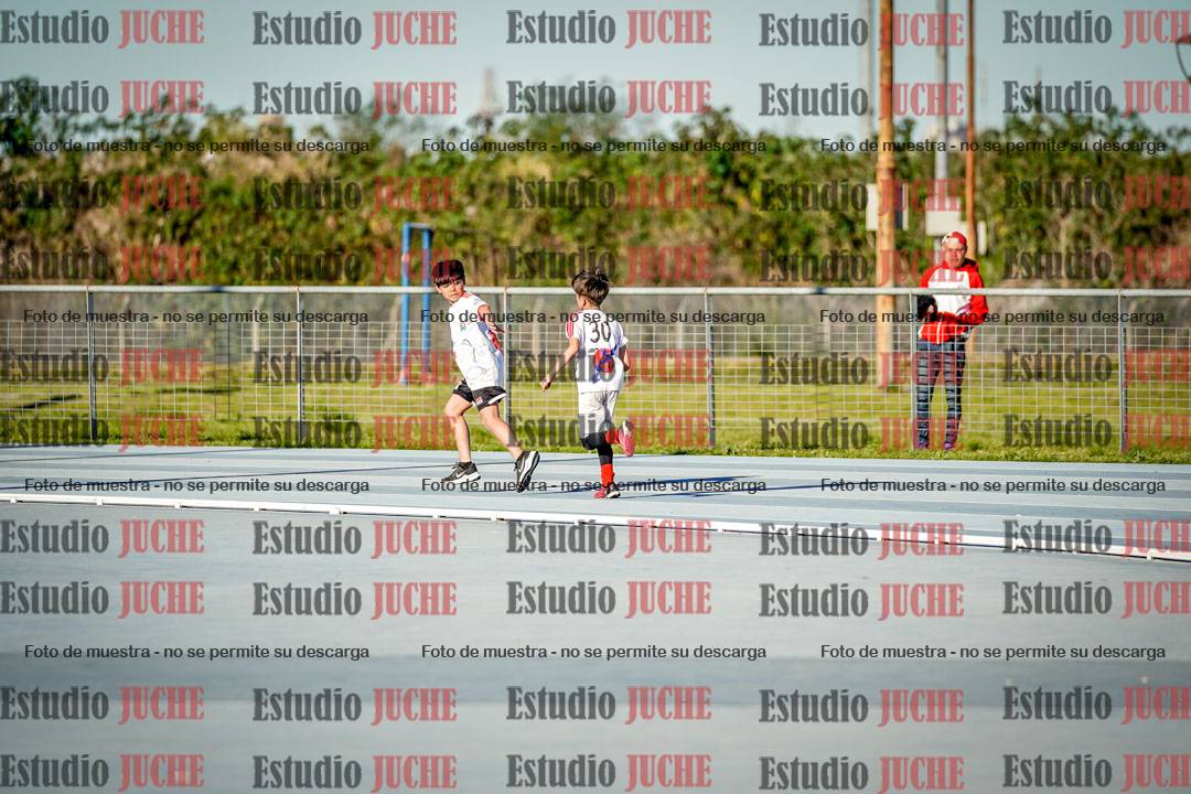 Fotos de las postas 5x80 m de varones