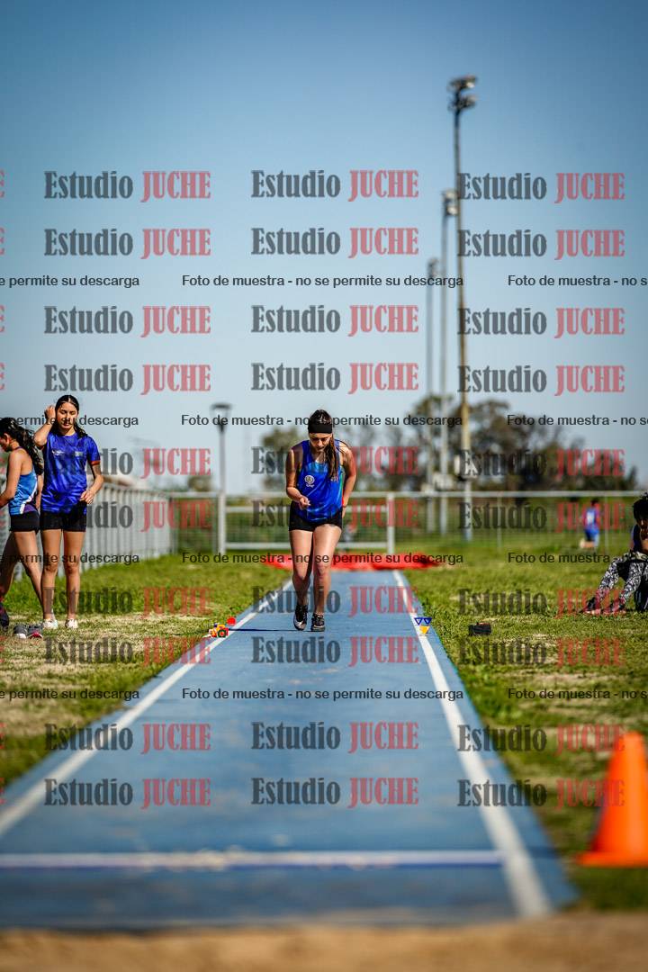 Fotos del salto en largo de mujeres