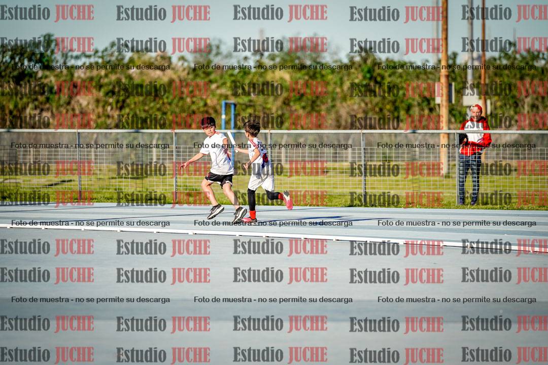Fotos de las postas 5x80 m de varones