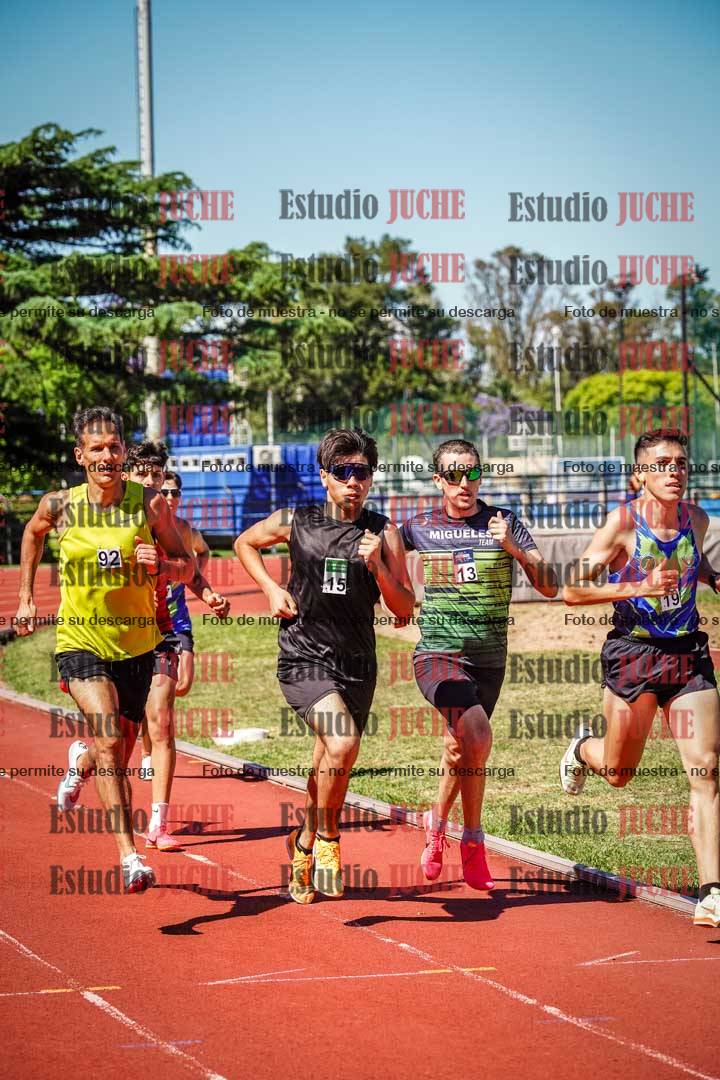 Fotos de los 800 m llanos de varones