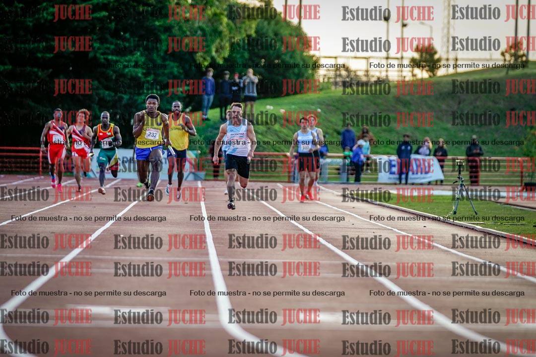 Fotos de las postas 4x100 m de varones - serie 1