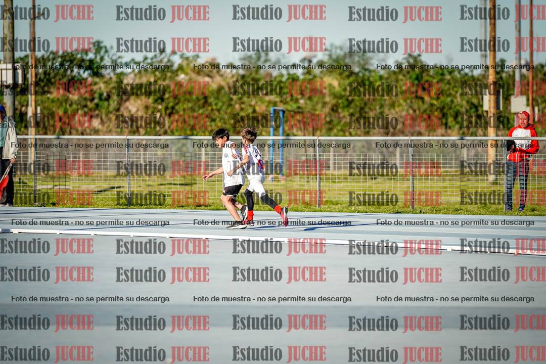 Fotos de las postas 5x80 m de varones