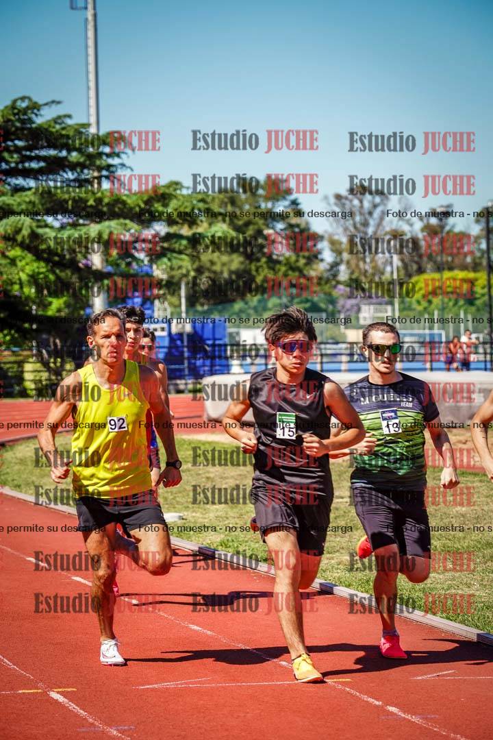 Fotos de los 800 m llanos de varones