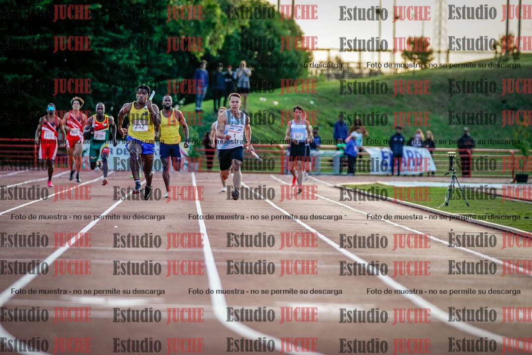 Fotos de las postas 4x100 m de varones - serie 1