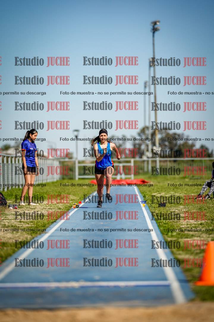 Fotos del salto en largo de mujeres