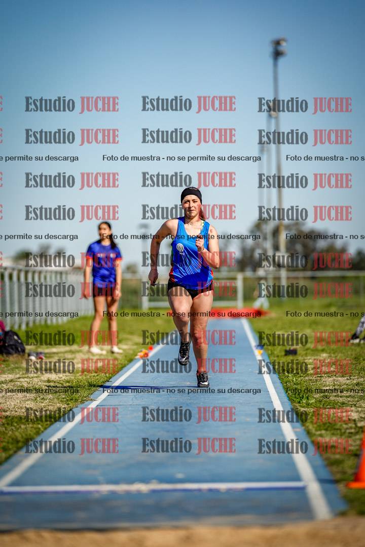 Fotos del salto en largo de mujeres