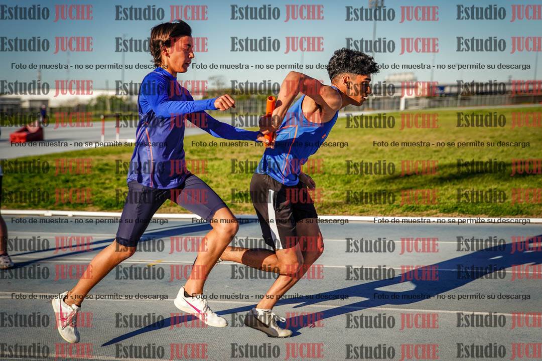 Fotos de las postas 5x80 m de varones