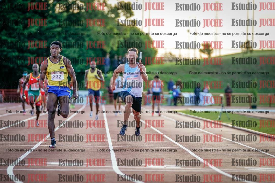 Fotos de las postas 4x100 m de varones - serie 1