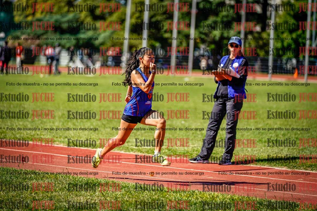 Fotos del salto en largo de mujeres