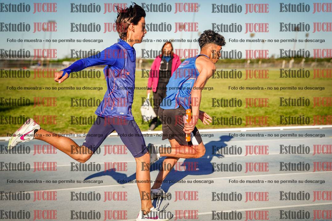 Fotos de las postas 5x80 m de varones