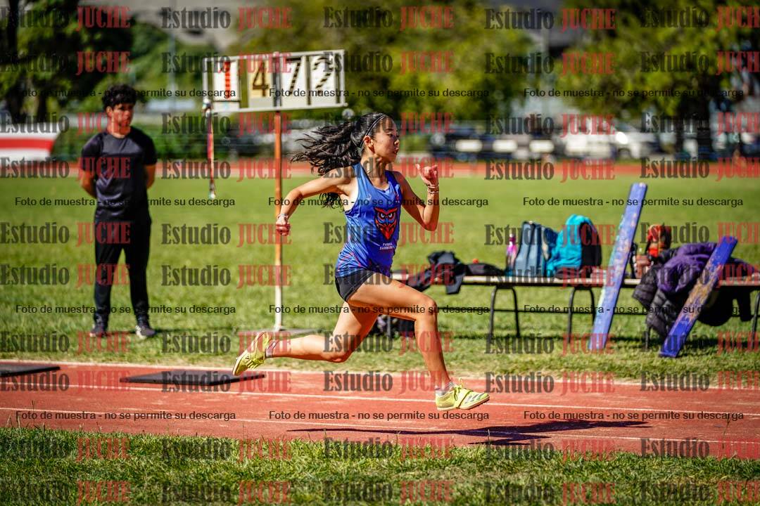 Fotos del salto en largo de mujeres