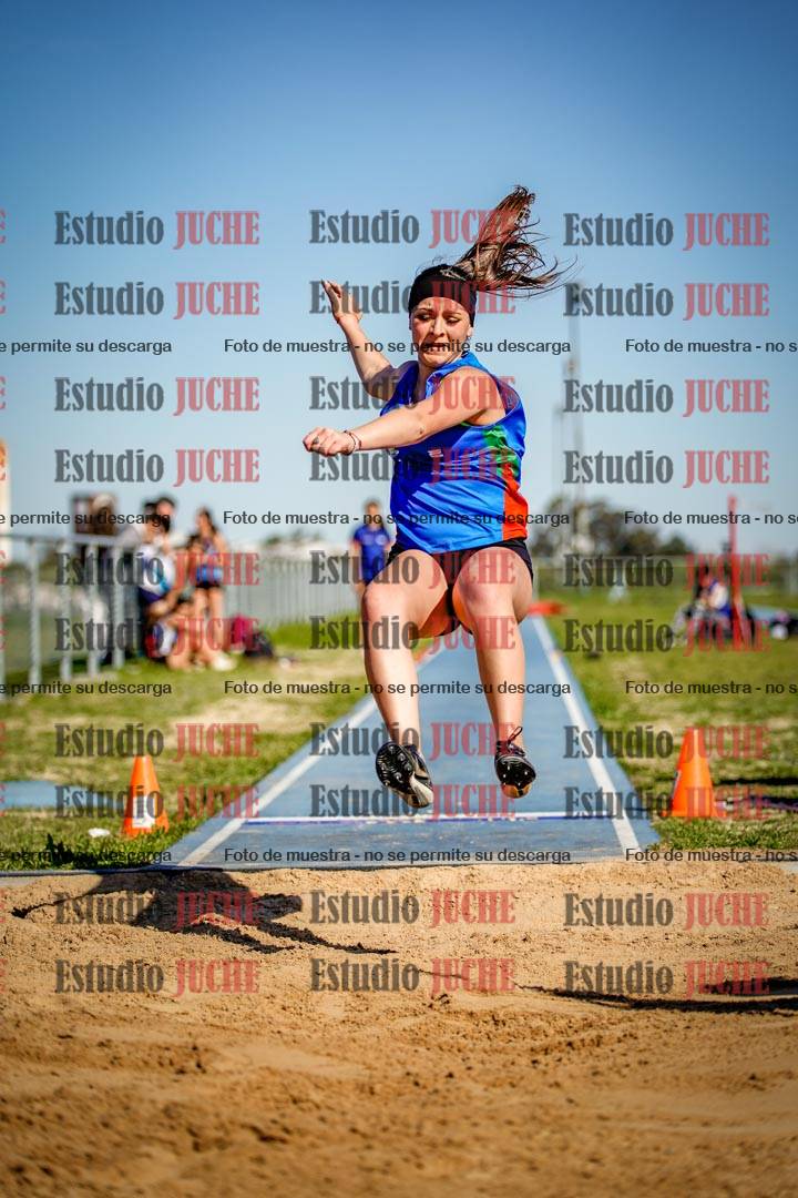 Fotos del salto en largo de mujeres