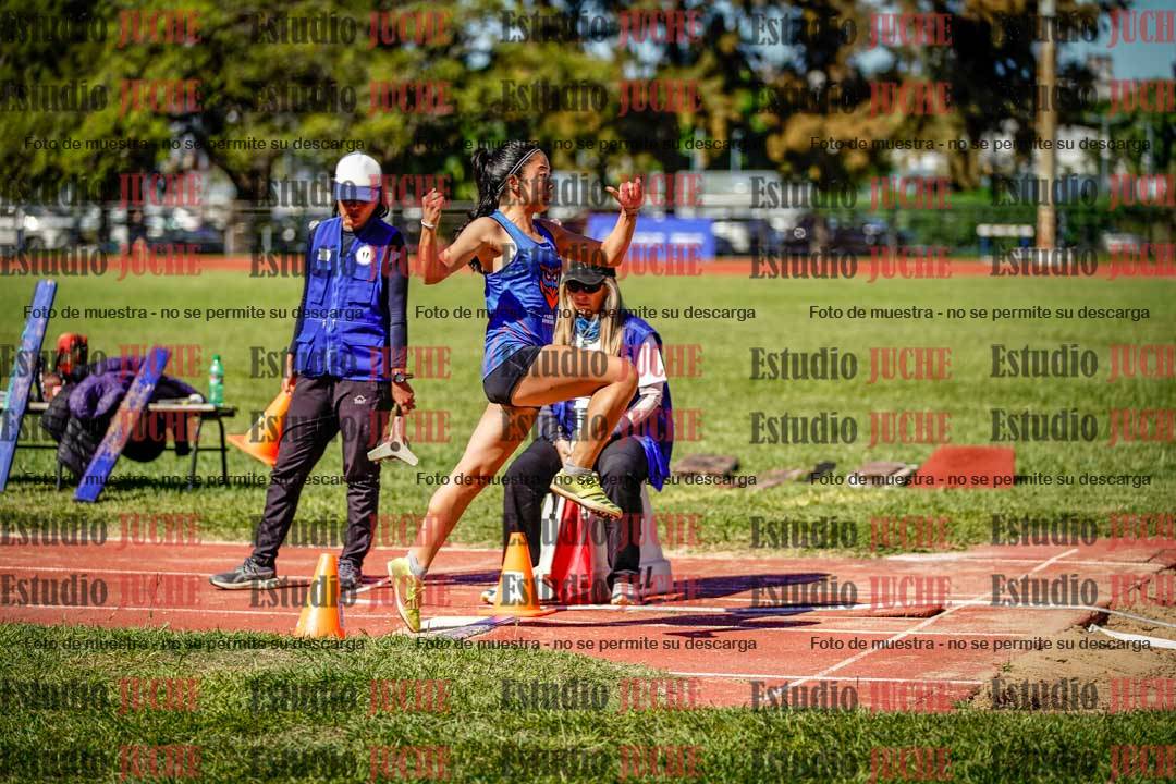 Fotos del salto en largo de mujeres