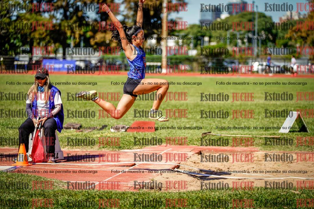 Fotos del salto en largo de mujeres