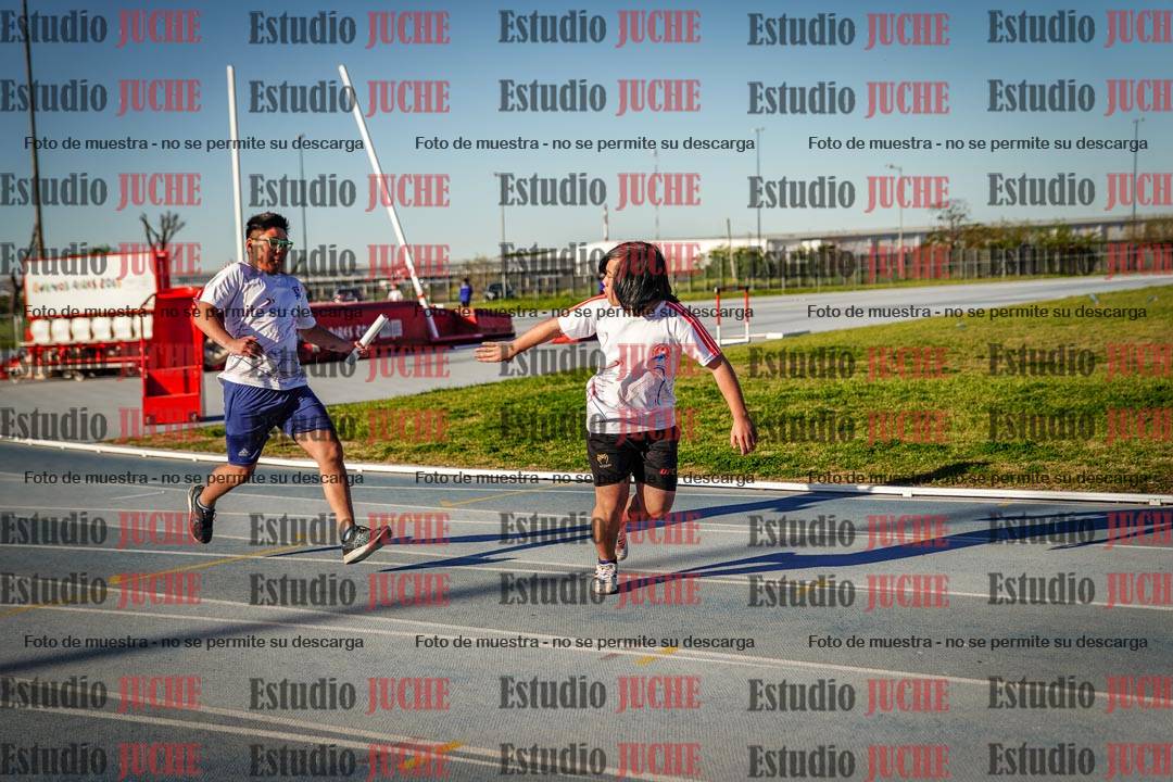 Fotos de las postas 5x80 m de varones